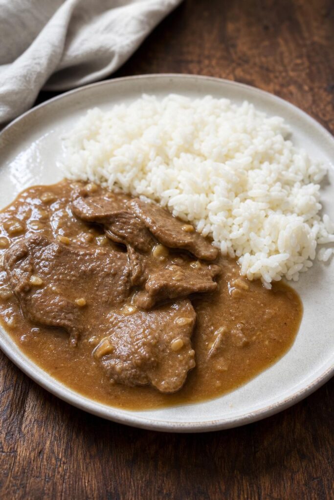 Beef with garlic – simple slices with rice