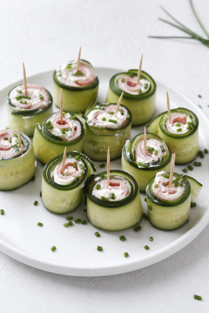 Pickle rolls with ham and cream cheese – low carb canapés without bread